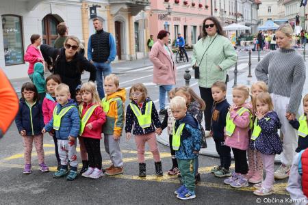 Otroci kamniških šol in vrtcev rajali na Glavnem trgu in se učili o trajnostni mobilnosti (89)